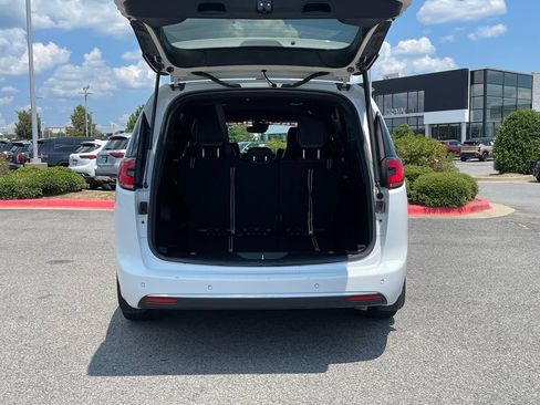 Used 2025 Chrysler Pacifica Select AWD/4WD image 7