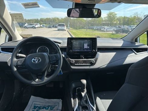 Used 2022 Toyota Corolla LE FWD image 5