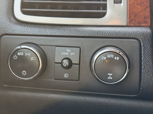Used 2012 Chevrolet Suburban LT AWD/4WD image 11