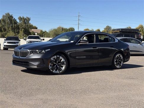 Certified 2025 BMW 530i xDrive w/ Premium Package image 2