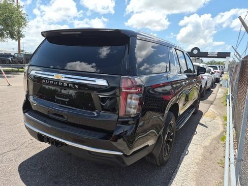 Used 2022 Chevrolet Suburban LT RWD image 2