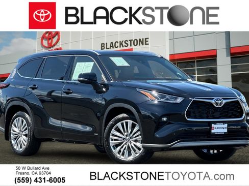 Certified 2026 Toyota Highlander Platinum AWD/4WD image 1