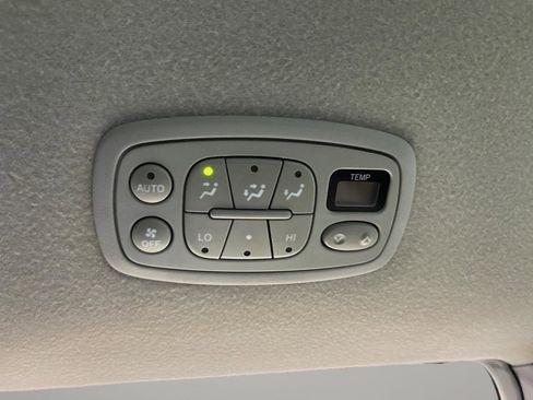 Used 2009 Toyota Sienna FWD image 22