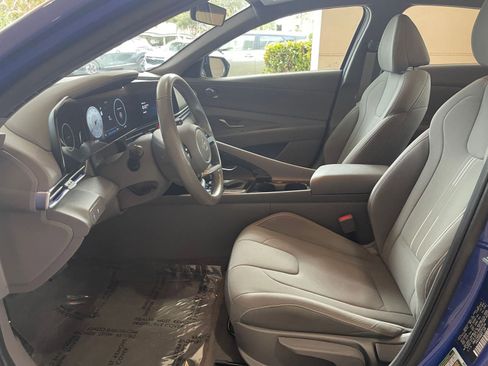 Used 2025 Hyundai Elantra SEL image 23