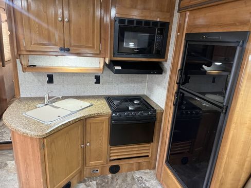 Used 2017 Ford E-450 and Econoline 450 Super Duty w/ Motorhome Prep Package RWD image 50