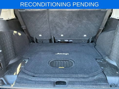 Used 2017 Jeep Wrangler Unlimited Sahara image 35