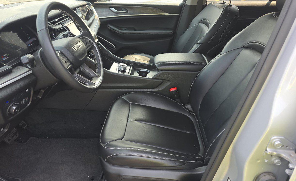 Used 2024 Jeep Grand Cherokee Limited 4xe AWD/4WD image 7