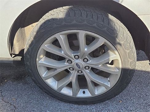 Used 2019 Ford Expedition Platinum image 5