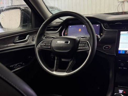 Used 2023 Jeep Grand Cherokee L Limited image 28