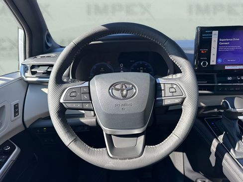 Used 2025 Toyota Sienna Platinum image 17