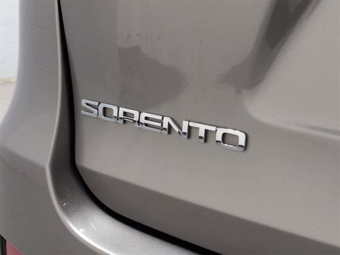 Used 2019 Kia Sorento EX image 12