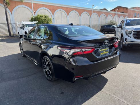 Used 2024 Toyota Camry SE image 6
