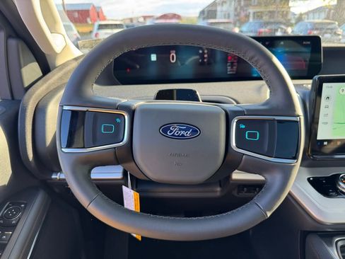 New 2025 Ford Expedition Active image 15