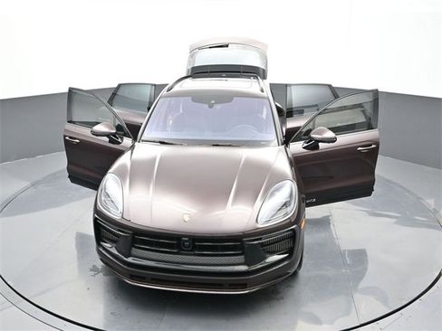 Used 2024 Porsche Macan GTS image 32