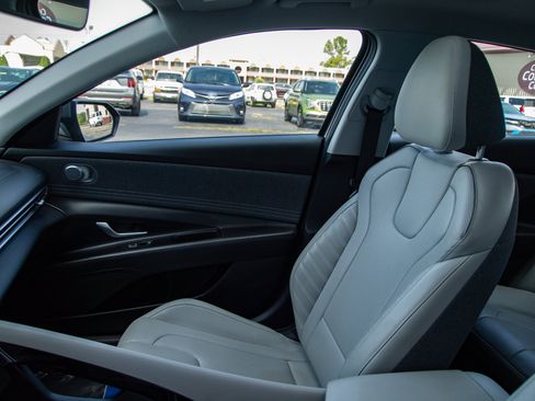 Used 2024 Hyundai Elantra Limited FWD image 14