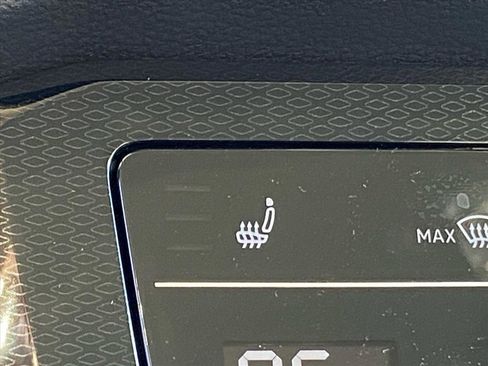 New 2026 Volkswagen Taos SE image 9