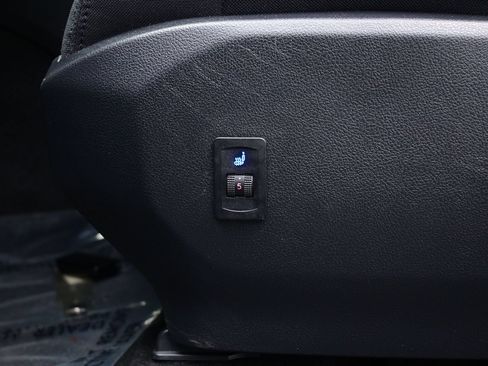 Used 2023 Toyota Tundra SR5 w/ SR5 Convenience Package AWD/4WD image 11