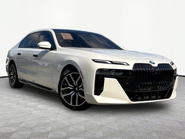 Used 2023 BMW 740i w/ Parking Assistance Package RWD image 3
