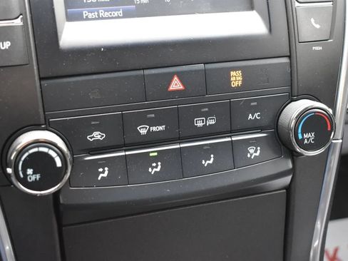 Used 2016 Toyota Camry LE FWD image 12