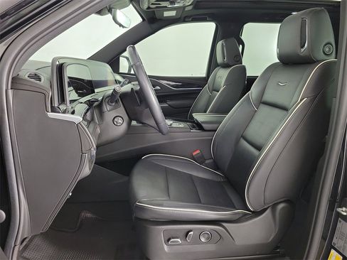 Certified 2021 Cadillac Escalade Sport w/ LPO, ONYX Package image 17