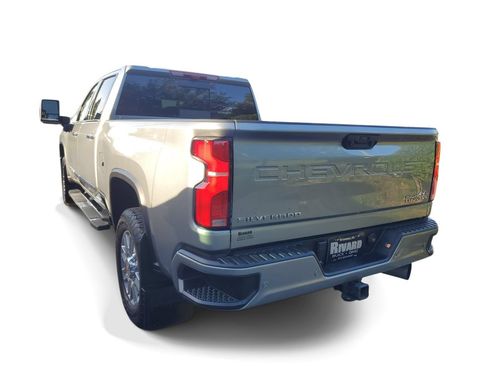Used 2024 Chevrolet Silverado 2500 High Country w/ Technology Package AWD/4WD image 3