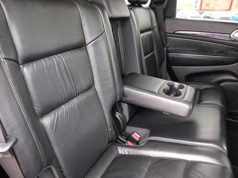 Used 2011 Jeep Grand Cherokee Laredo image 31