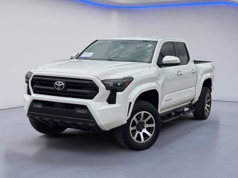 Used 2025 Toyota Tacoma SR5 AWD/4WD image 2