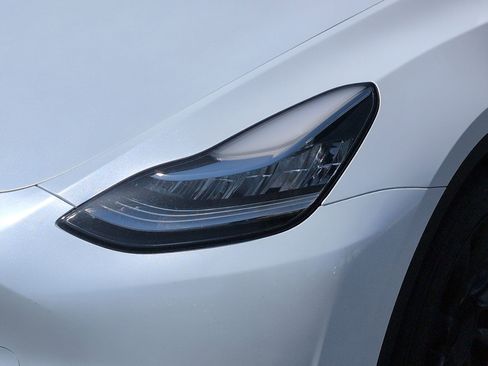 Used 2023 Tesla Model Y AWD image 6