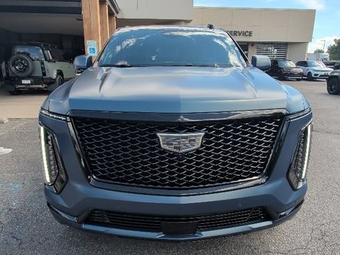 Used 2025 Cadillac Escalade Sport Platinum w/ LPO, ONYX Package AWD/4WD image 8