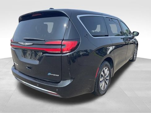 Used 2023 Chrysler Pacifica Touring-L FWD image 14