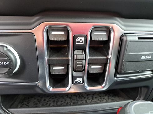 Used 2021 Jeep Gladiator Willys image 26