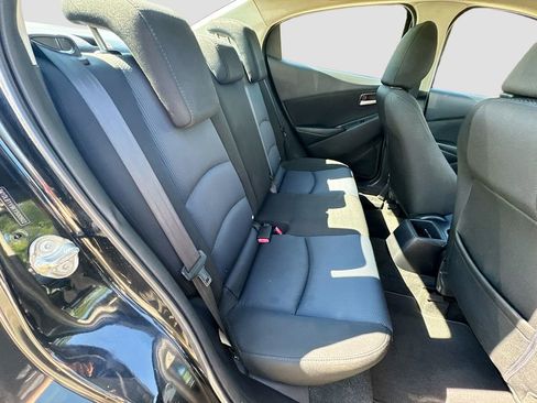 Used 2019 Toyota Yaris L image 25