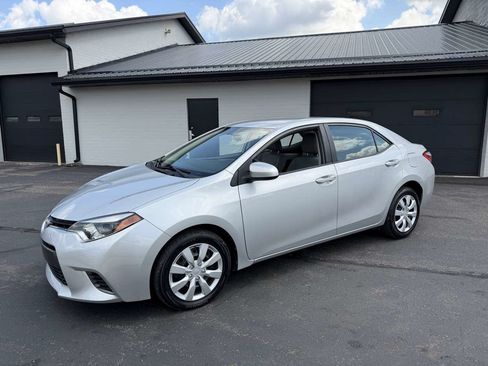Used 2016 Toyota Corolla LE FWD image 2