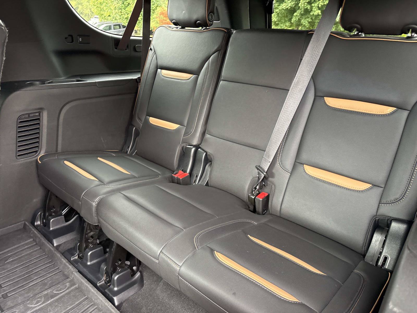 Used 2023 GMC Yukon XL AT4 AWD/4WD image 32