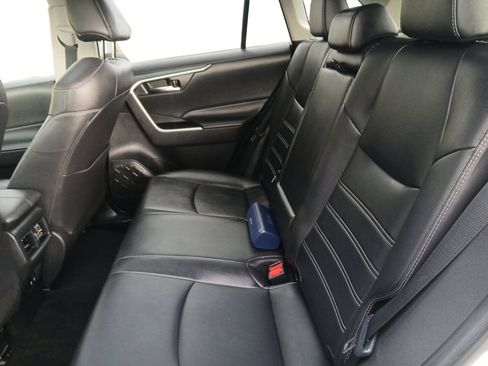 Used 2020 Toyota RAV4 XLE Premium FWD image 22