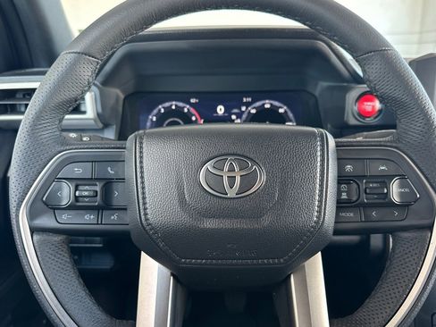 Used 2025 Toyota Tacoma TRD Off-Road AWD/4WD image 22