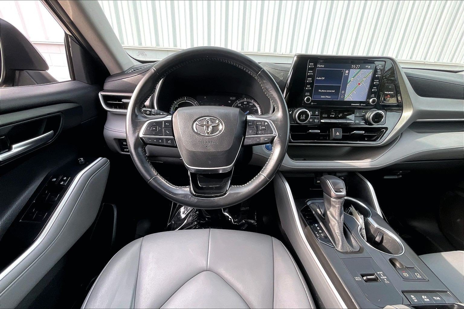 Used 2021 Toyota Highlander XLE AWD/4WD image 6