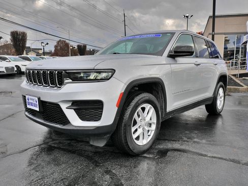 Used 2024 Jeep Grand Cherokee Laredo X w/ Luxury Tech Group I image 3