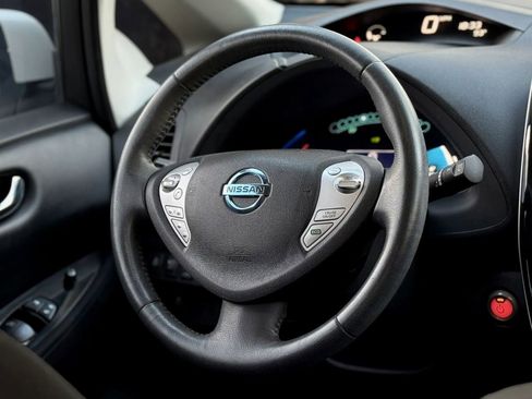 Used 2017 Nissan Leaf SV image 11