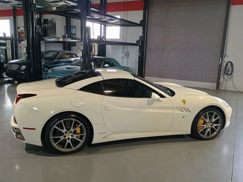 Used 2011 Ferrari California RWD image 49