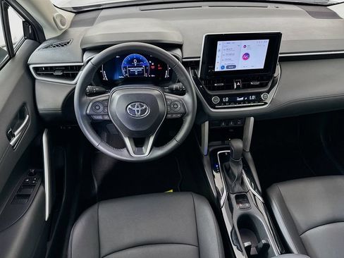 Certified 2025 Toyota Corolla Cross XLE w/ Convenience Package FWD image 22