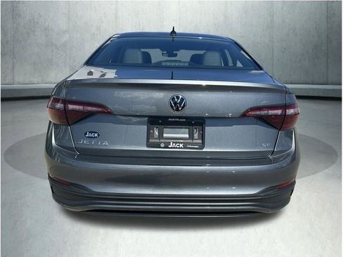 Used 2023 Volkswagen Jetta SE FWD image 4