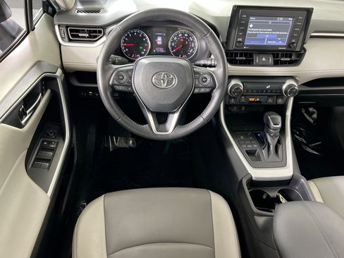 Used 2021 Toyota RAV4 XLE Premium image 22