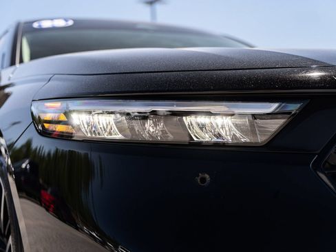 Used 2025 Honda Accord Touring image 11