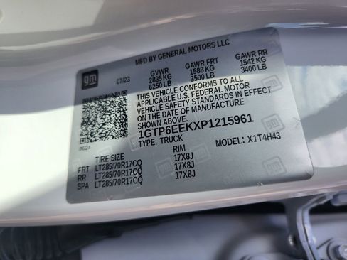 Used 2023 GMC Canyon AT4X image 27