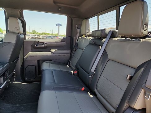 Used 2024 Chevrolet Silverado 1500 ZR2 AWD/4WD image 5