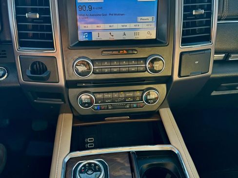 Used 2018 Ford Expedition Platinum image 13