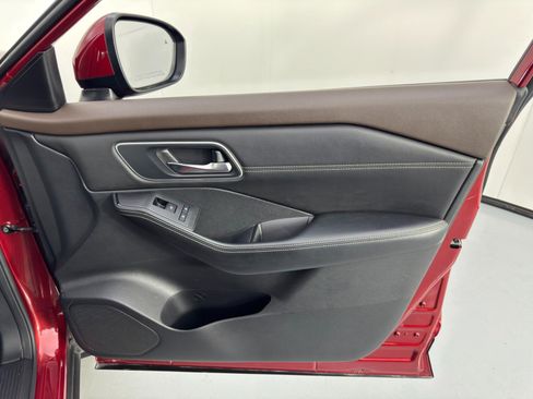 Used 2021 Nissan Rogue SV w/ Premium Package image 39