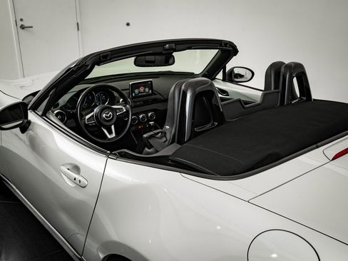 Used 2017 MAZDA MX-5 Miata Grand Touring image 23