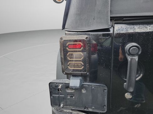 Used 2010 Jeep Wrangler Unlimited Islander image 23